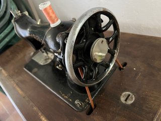 Máquina de coser antigua Alfa pedal