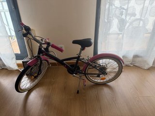 Bicicleta niña Btwin rosa y negra