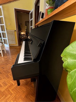Piano Hyundai U-810 Negro