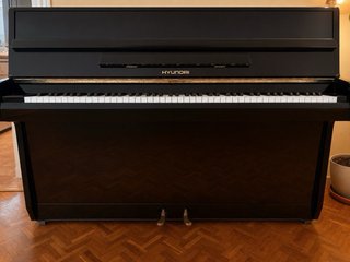 Piano Hyundai U-810 Negro
