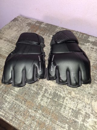 Guantes MMA Decathon Negros.Talla S/M