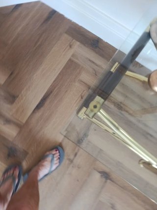 Mesa retro setentera madera dorada cristal