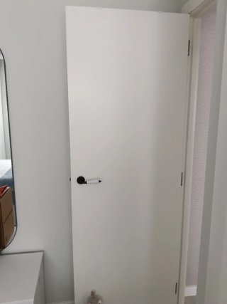 Puertas blancas de paso