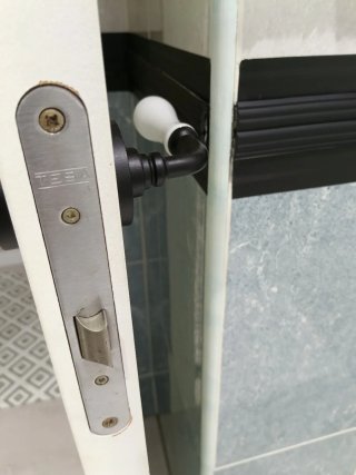 Puertas blancas de paso