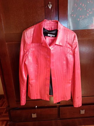 Traje pantalón Carlos Montero raso rosa
