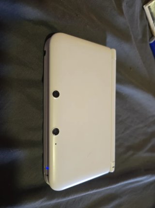 Nintendo 3DS XL Bianca + Caricatore e Custodia