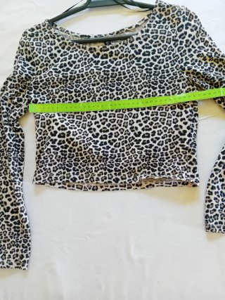 Crop top manga larga estampado leopardo