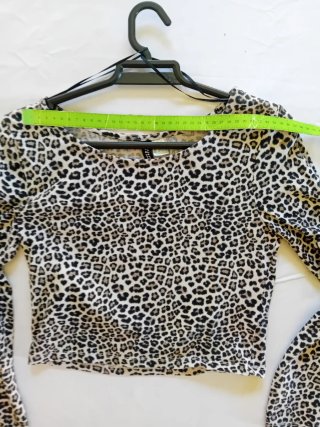Crop top manga larga estampado leopardo