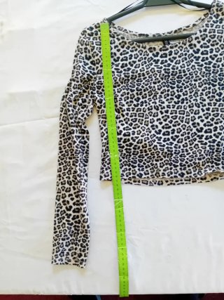 Crop top manga larga estampado leopardo