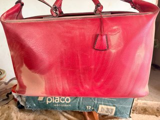 Bolsa de viaje rígida roja