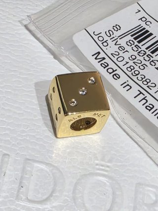 Pandora Charm Dado Oro con Circonitas