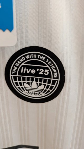 Camiseta Adidas Oasis Live '25 Blanca Negra