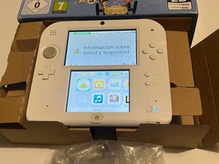 Nintendo 2DS Bianca e Rossa con Tomodachi Life