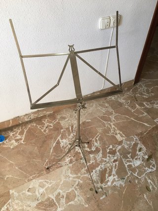 Atril para música metálico
