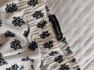 Pantalón Zara Estampado Blanco y Negro.