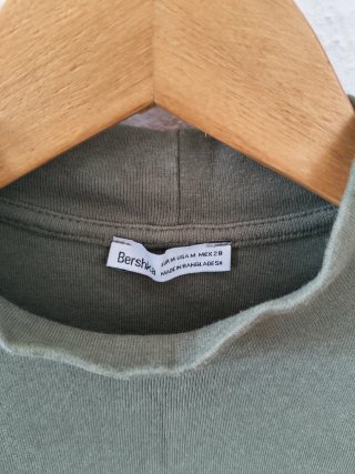 Camiseta manga larga Bershka Talla M verde oliva