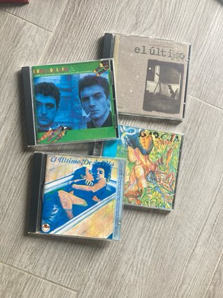 Lote de CDs de música variada