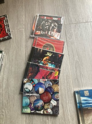 Lote de CDs de música variada