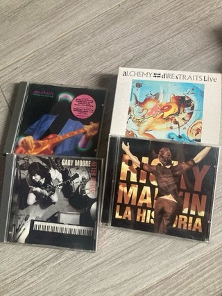 Lote de CDs de música variada