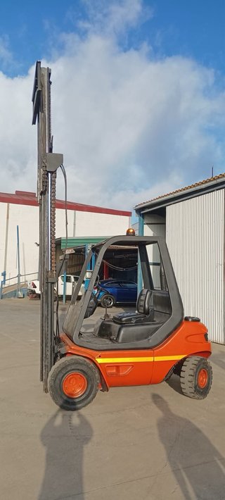 Carretilla elevadora Linde Diesel 2500 kg