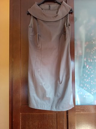Vestido raso sin mangas cuello drapeado