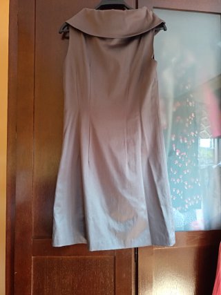 Vestido raso sin mangas cuello drapeado