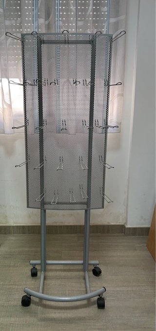 Panel expositor ganchos, con ruedas