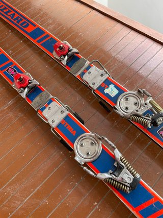 Esquís Blizzard + Bastones Vintage (190cm)