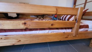 Cama de madera Flexa.