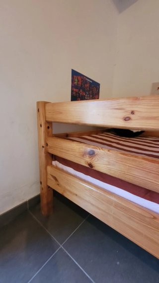 Cama de madera Flexa.