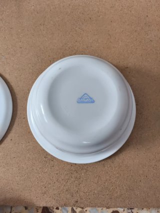 Sopera de porcelana con flores