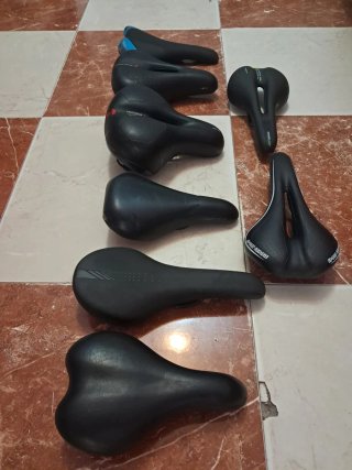 Variedad de sillines de bicicleta