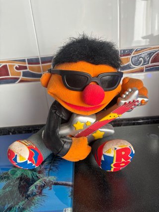 Epi Rockero Peluche Guitarra Gafas