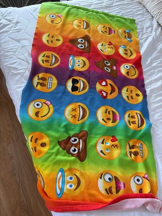 Toalla infantil emojis arcoíris