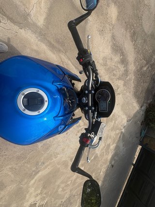 Suzuki GSR 750 Azul
