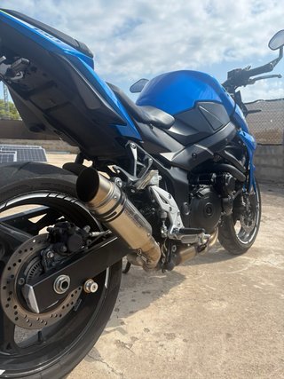 Suzuki GSR 750 Azul