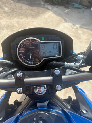 Suzuki GSR 750 Azul