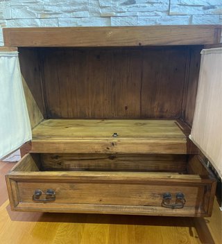 Mueble rústico de madera con cajón