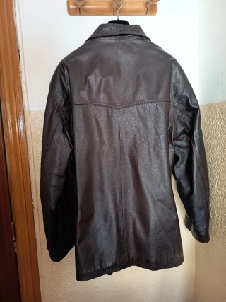 Cazadora de cuero marrón