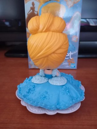 Figura Disney Cenicienta Qposket Sugirly 10cm