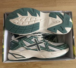 Munich Zapatillas Beige y Verde Nuevas