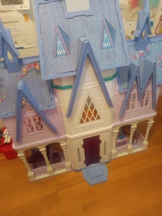 Castillo de Frozen con muñecos
