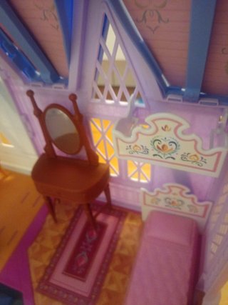 Castillo de Frozen con muñecos