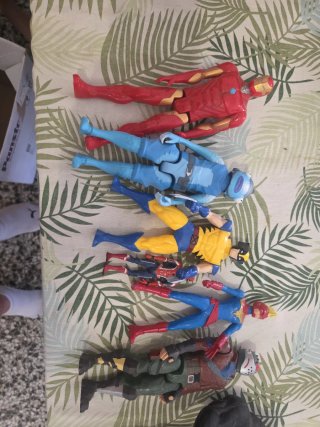 Set Figuras Acción Marvel y Fortnite