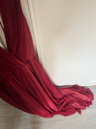 Vestido rojo con escote cruzado