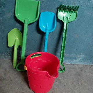 Cubo y set de palas de playa