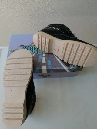Botitas marca correcalles, Piel Velcro Talla 34