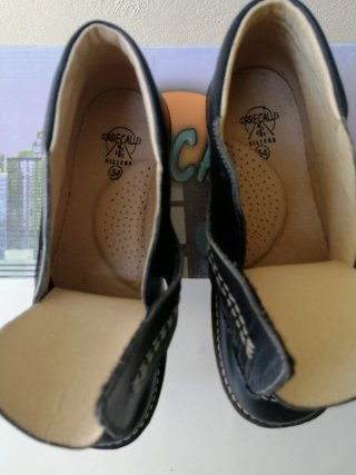 Botitas marca correcalles, Piel Velcro Talla 34