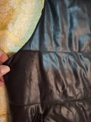 Chaleco acolchado efecto piel negro