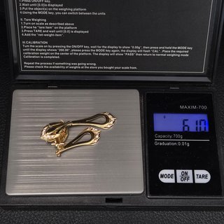 Pendientes Largos de oro de 18k con Piedras. 6.1 g